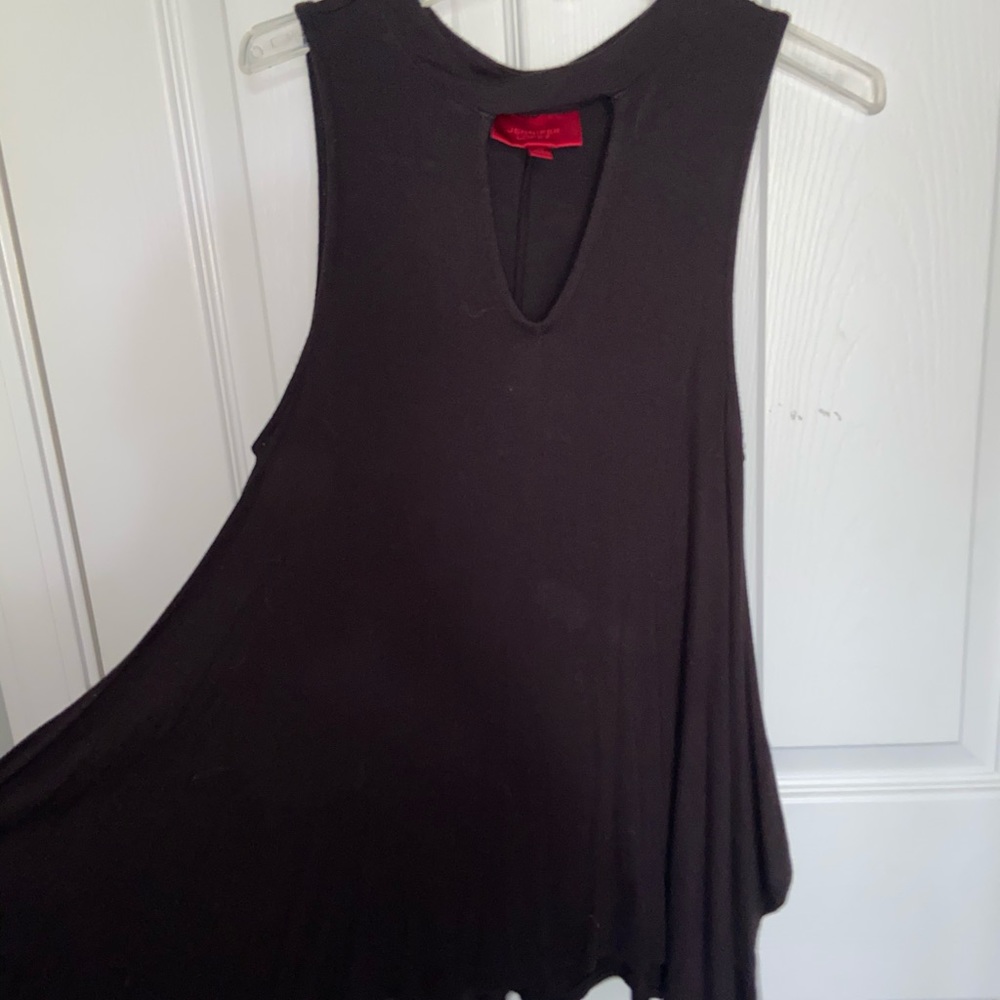 Black keyhole top